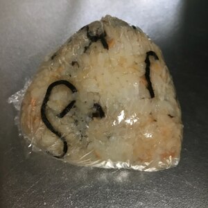 北海道☆塩昆布と鮭フレークのおにぎり(^^)